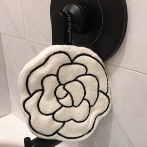 New Camilla hand towel/ loofah  7”x7”. Great gift